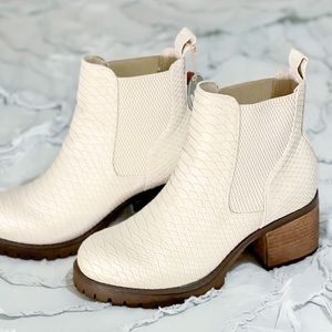MIA Jonna Chelsea Boot- Ivory